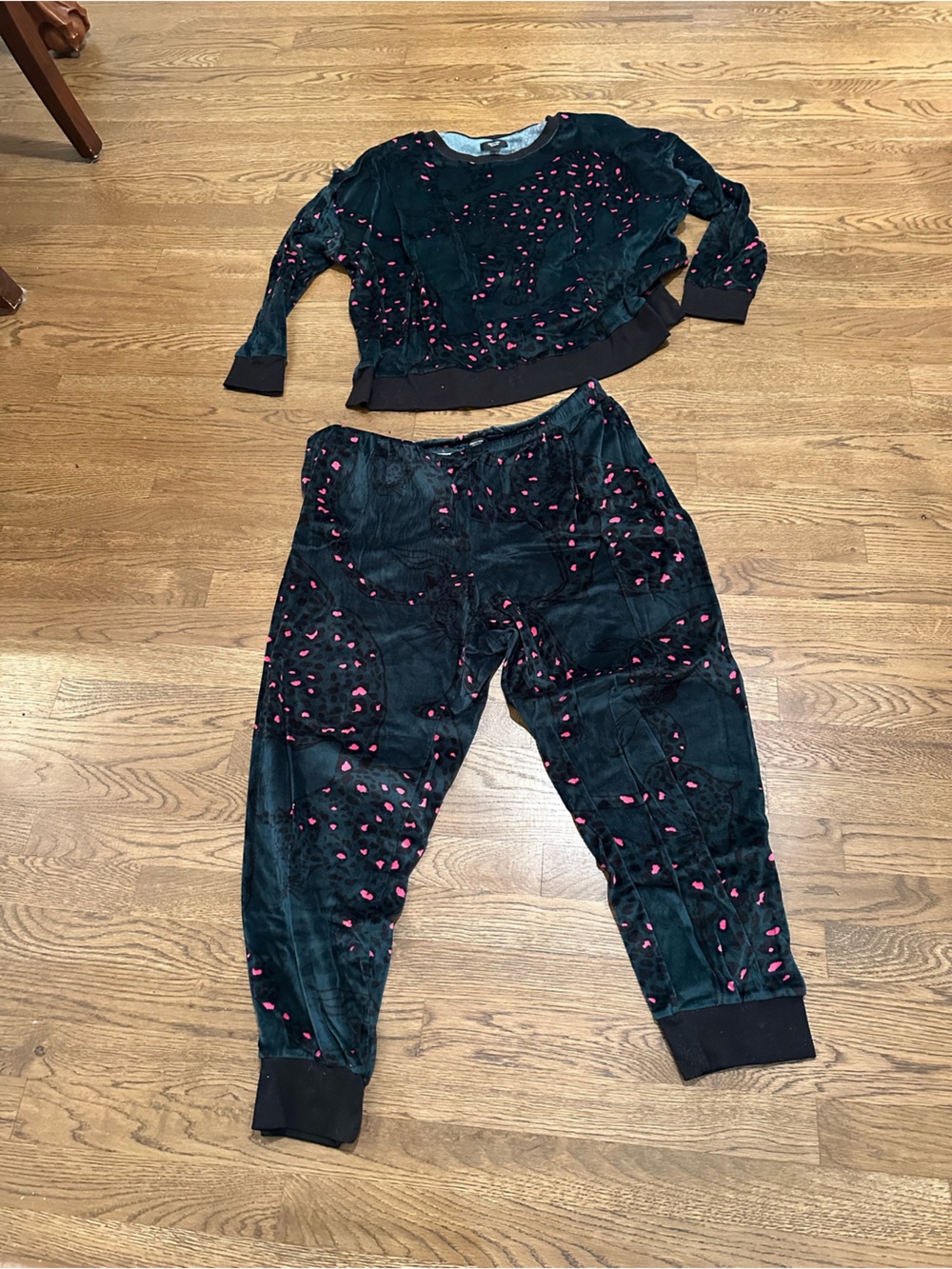 Simply Vera Wang Two-Piece Velour Pajama Set